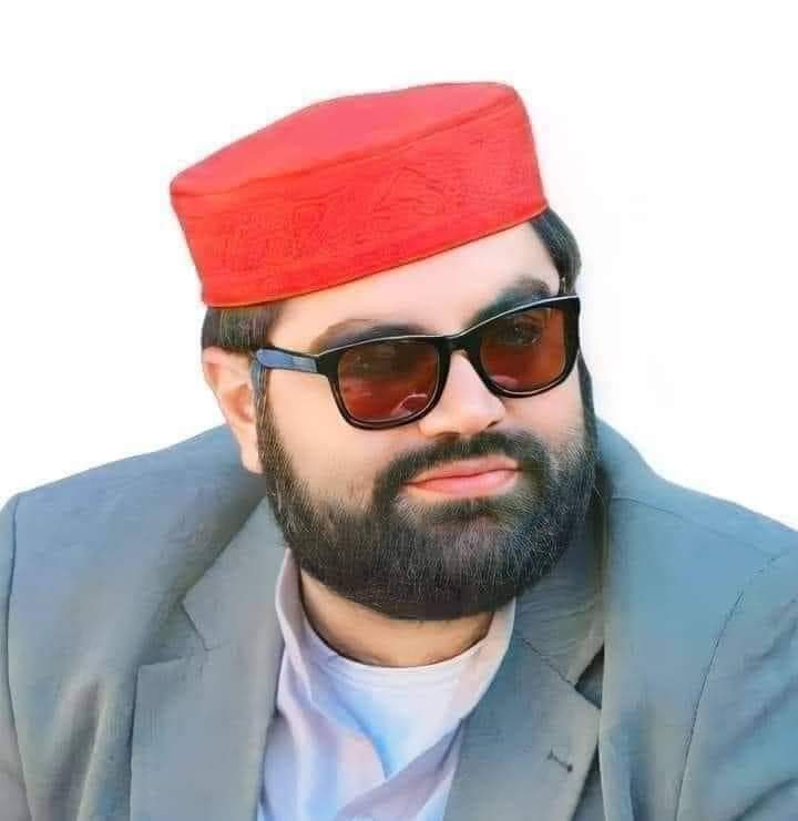 naseemafghan7's tweet image. وائي به که څوک ورته غدار وائي 
زيار به ترانې د خپل اختيار وائي
ډاکټر خالق زيار
 #AimalWaliKhan #MrPresident 🚩✌️
#DalalChaudhary ❌