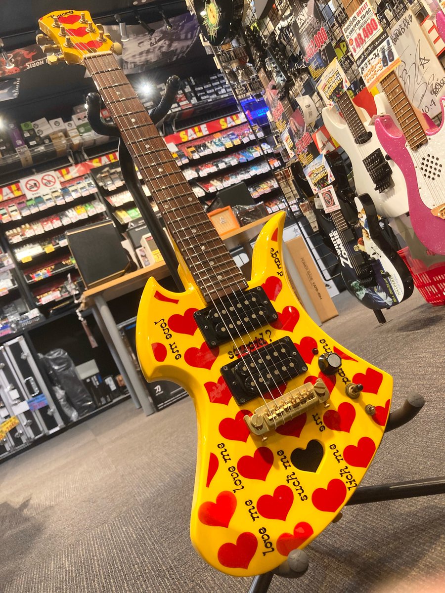 Burny YH-JR hide イエローハートJr. アンプ内蔵ミニギター レビュー】hideモデルのアンプ内蔵ミニギター『イエローハートJr