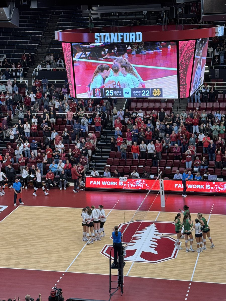 slamdunk406's tweet image. I’ve arrived at Maples Pavilion. Stanford took the opening set 25-22 against Notre Dame. Erika Sayer is leading the Cardinal with four kills. 

#Stanford #NotreDame #ACCWVB