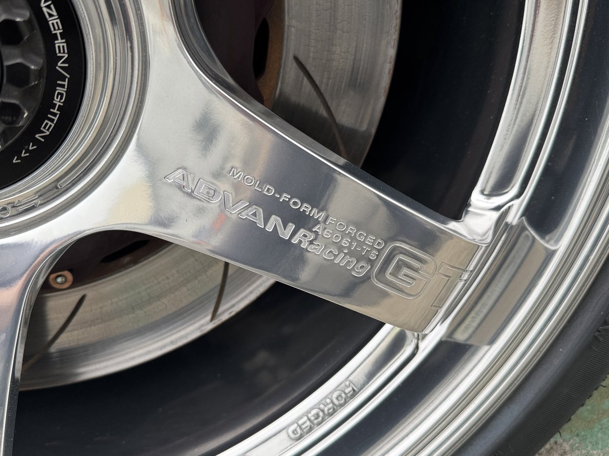CREF_MotorSport's tweet photo. 991.2GT3はカップカーフロントフェンダーとポリッシュアドバンGT装着。
Street CUP 仕様完成
#porsche #991gt3 #advan #gt #wheel #20inch #polish #ohlins #dfv #trackday #hoosier #streetcup #サーキット仕様 #フージャー #ポルシェ #アドバン #ホイール #20インチ #ポリッシュ #シブい #大人 #クレフ #cref