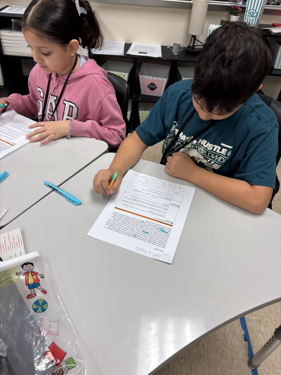 Students giving peer feedback to help each other strengthen their ECRs. 📝 Teamwork makes the learning stronger! #StrongerTogether <a href="/PeerReview/">sparker</a> #StudentGrowth <a href="/MarcellaES_AISD/">Marcella Elementary</a> <a href="/EfrineRegino/">Mr. Regino</a> <a href="/AldineISD/">Aldine ISD</a> <a href="/eariasrobles/">Elizabeth Arias-Robles</a>