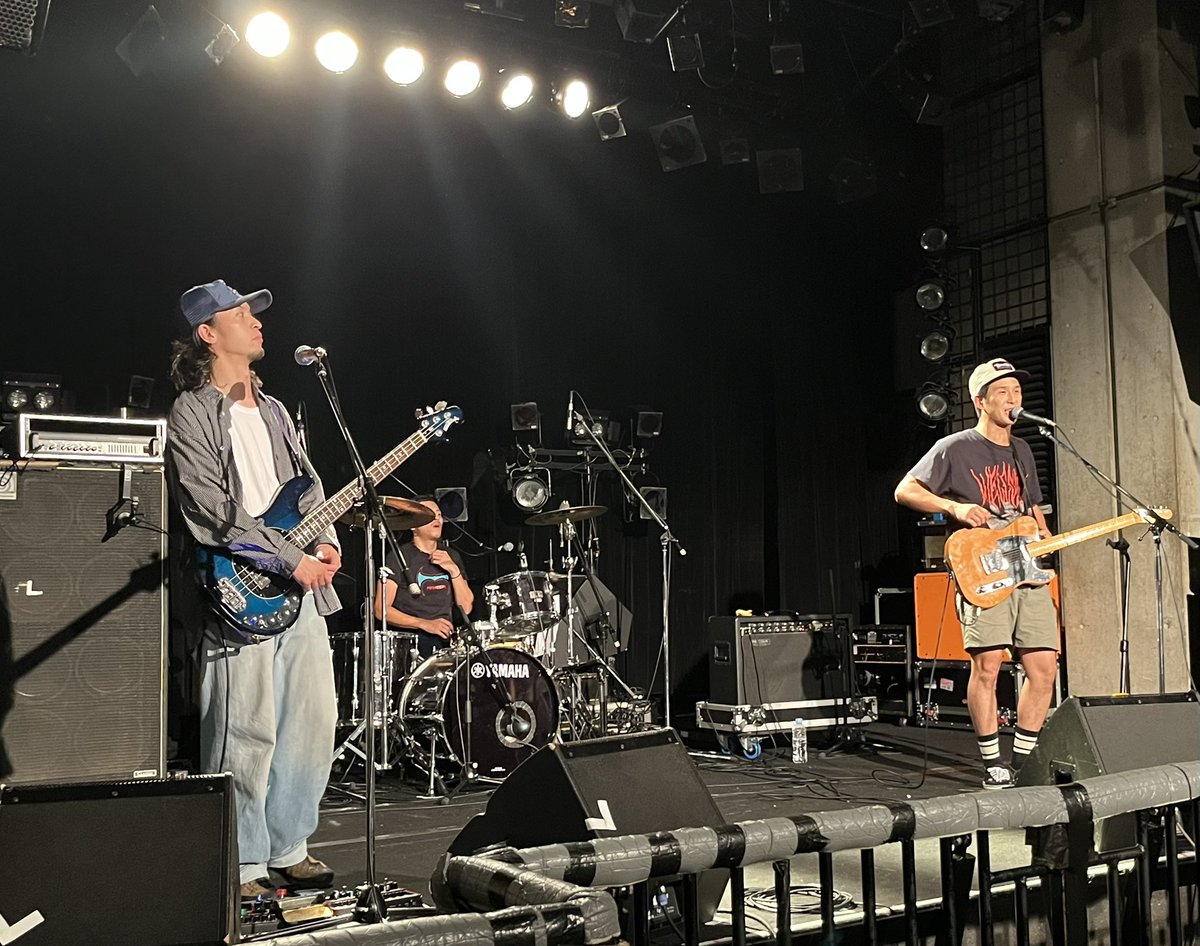 miruneko1031's tweet photo. 昨日のMACVES京都、踊れました！

お客さんどのバンドのときも好きな感じで楽しんでたのが😍

MACVESのvo.が『型にハマるのは嫌なんだ。自分ららしいやり方でやっていきたい』的な言葉がしっくりきたし、
京都大作戦出るの楽しみにしてます💪
 #街蜥蜴塾
 #GOCC
 #THENOiSE
 #RAINCOVER
 #MACVES https://t.co/pzJ8SEjRlP