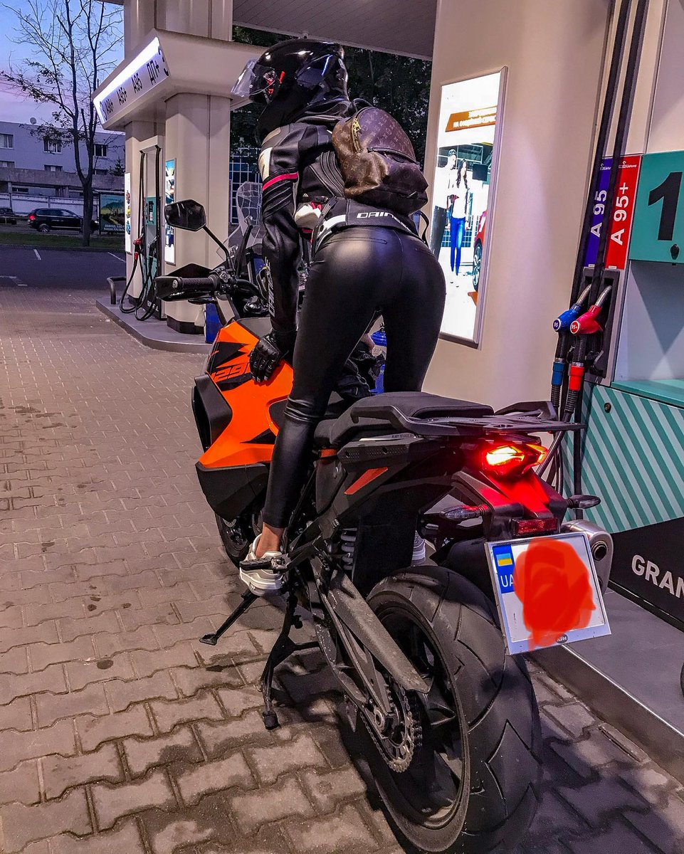 Okatryna_0237's tweet image. The beauty of traveling by motorbike is not just about reaching the destination, but about feeling alive in every twist and turn along the way #MotorbikeJourney #TwoWheelsAdventure #RideToExplore #LifeOnTheRoad #EndlessRoads #ExploreMore #TravelWithFreedom