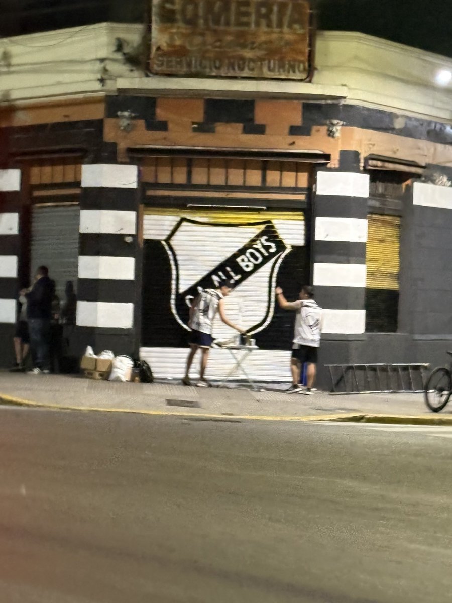 Un viernes a las 00 Hs y ellos siempre <a href="/AllboysPintadas/">Pintadas.AllBoys</a>