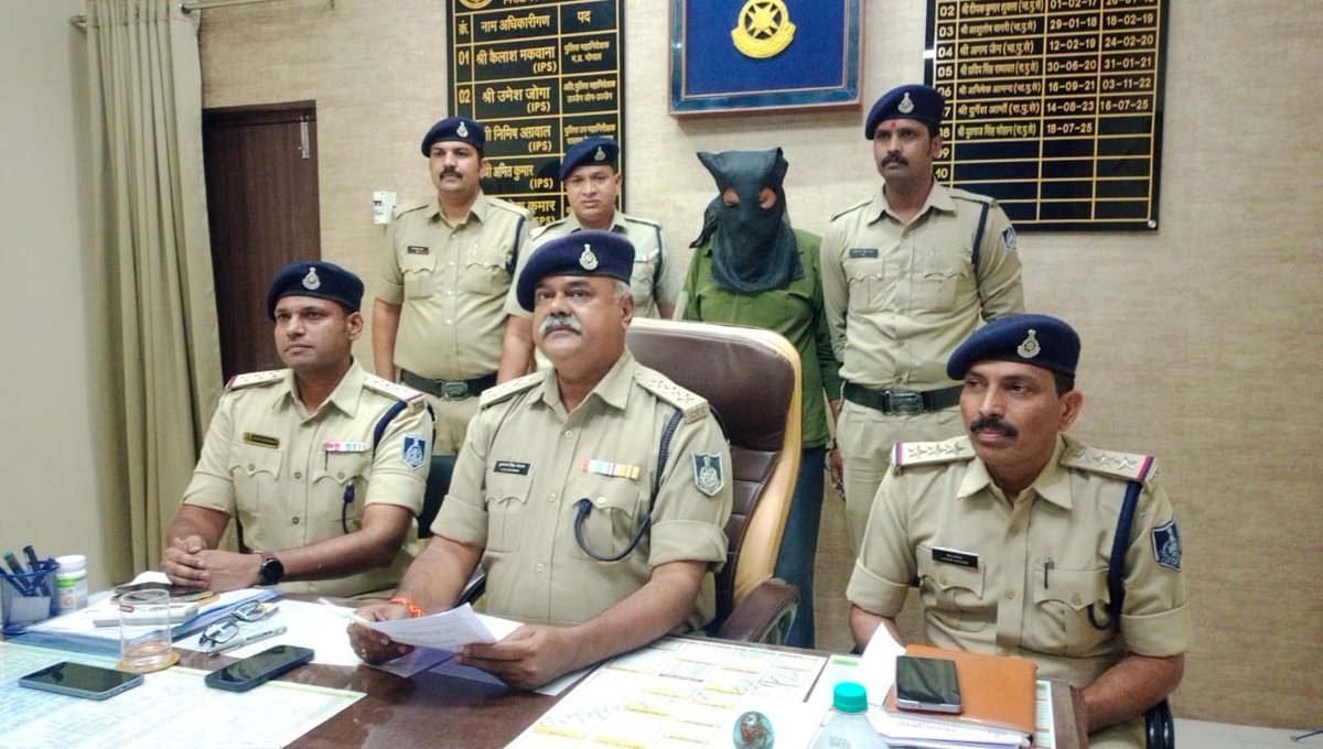 SP_RATLAM_MP's tweet image. 👉थाना जावरा शहर पुलिस द्वारा अवैध मादक पदार्थ के साथ 02 आरोपियों को किया  गिरफ्तार
👉 2.260 किलो अवैध अफीम (कीमत ₹3 लाख) एवं होंडा साइन मोटरसाइकिल (कीमत ₹50 हजार) जप्त
facebook.com/share/p/19eUjh…
@CMMadhyaPradesh
@mohdept
@DGP_MP
@MPPoliceDeptt
@IgpUjjain @DIG_RATLAM_MP