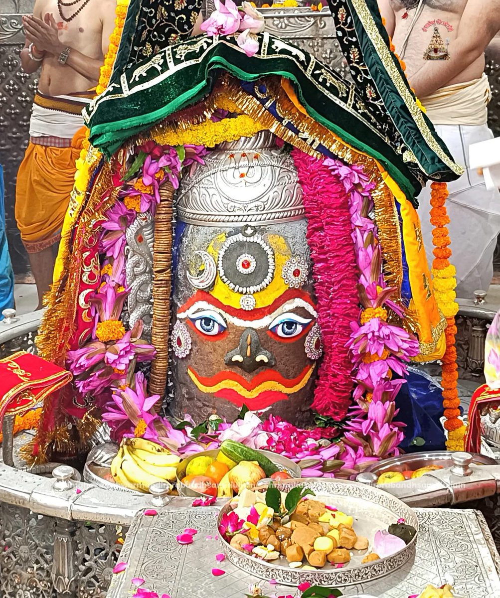 श्री महाकालेश्वर ज्योतिर्लिंग जी के आज के भस्म आरती श्रृंगार दिव्य दर्शन 04.10.2025