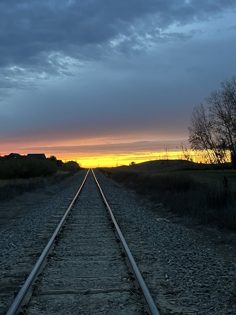 NiniSaas's tweet photo. Pretty sunset tonight. 
#10000steps https://t.co/h3u2CjiA3Z