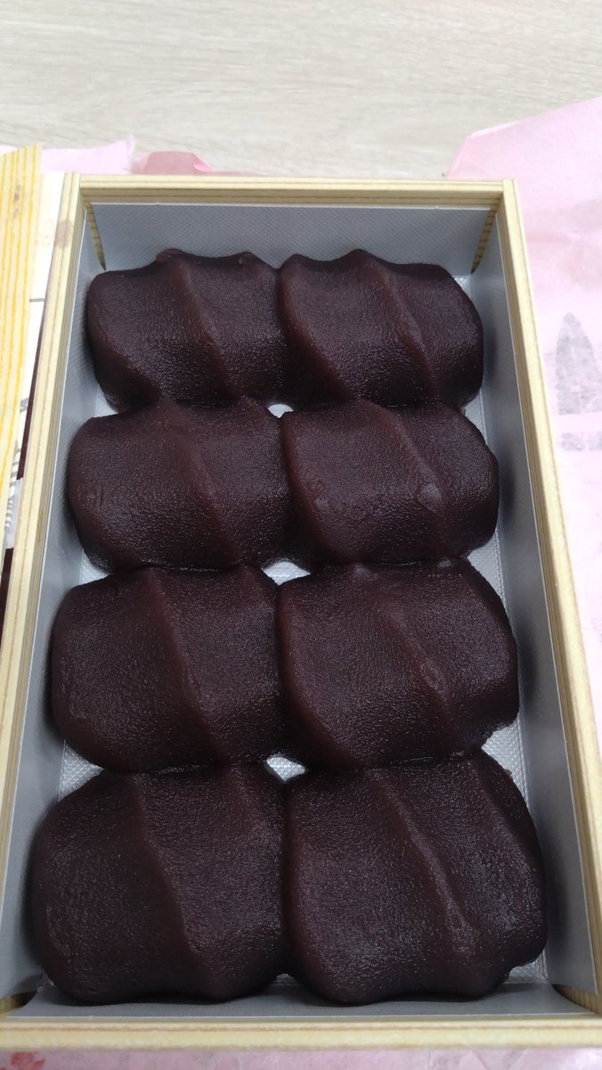 17wa17's tweet photo. 松本のお昼ごはんに赤福たべる日 https://t.co/T0aHwiuUEN
