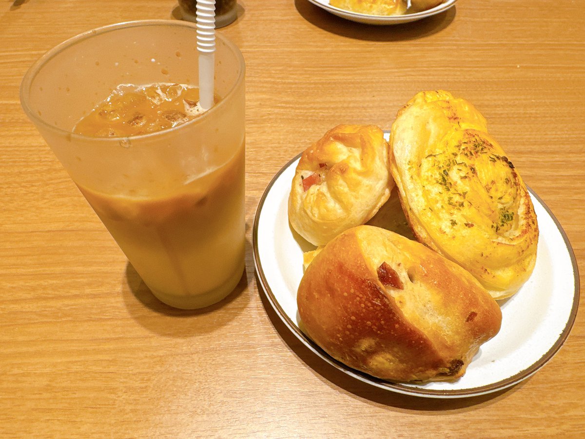 映画の前にパン食べ放題