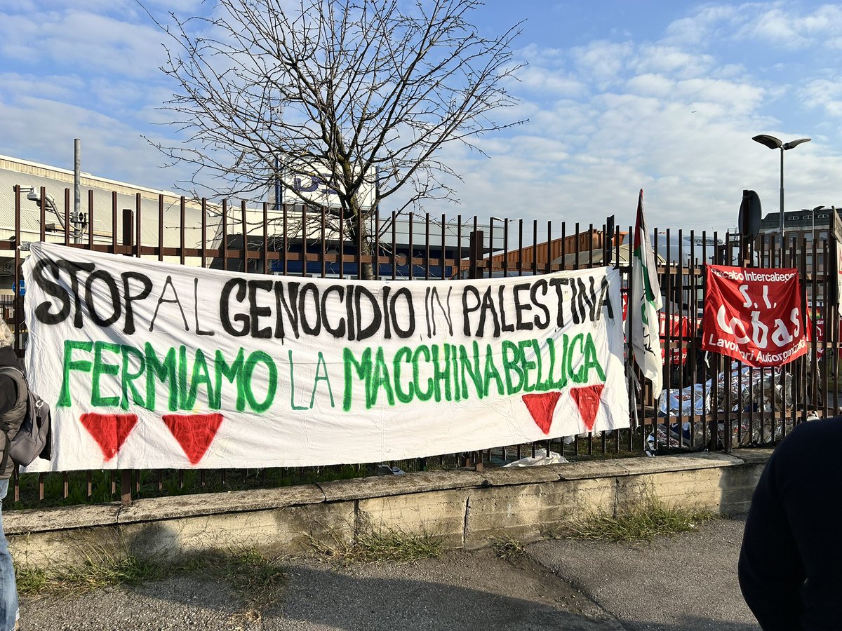 si_cobasnaz's tweet photo. #GeneralStrike #sicobas blocked #maersk
#FreePalestine https://t.co/SHEpKcWx0X