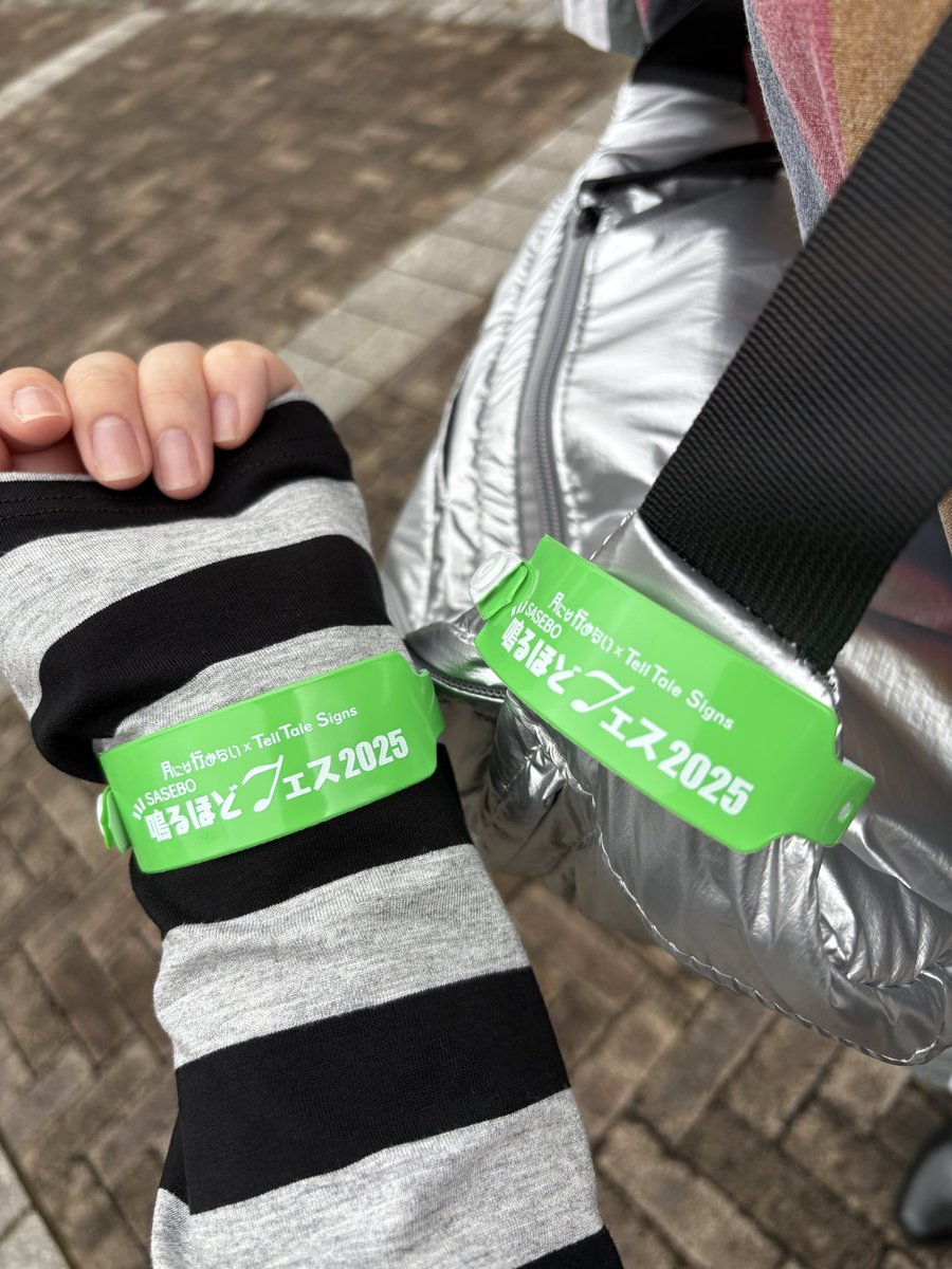 Colorsfmn's tweet photo. 📣《SASEBO鳴るほどフェス2025🎵
先日、開局記念日に出演いただいていた
「#月には行かない」×「#TellTaleSigns」
共同主催のフェスが開催中です!
お天気はくもり☁️!
佐世保の街中に響くアツい音楽を浴びてみてはいかがでしょうか🎵
島瀬公演野外ステージへ集まれ〜🙌 https://t.co/GlXSs5VcuR