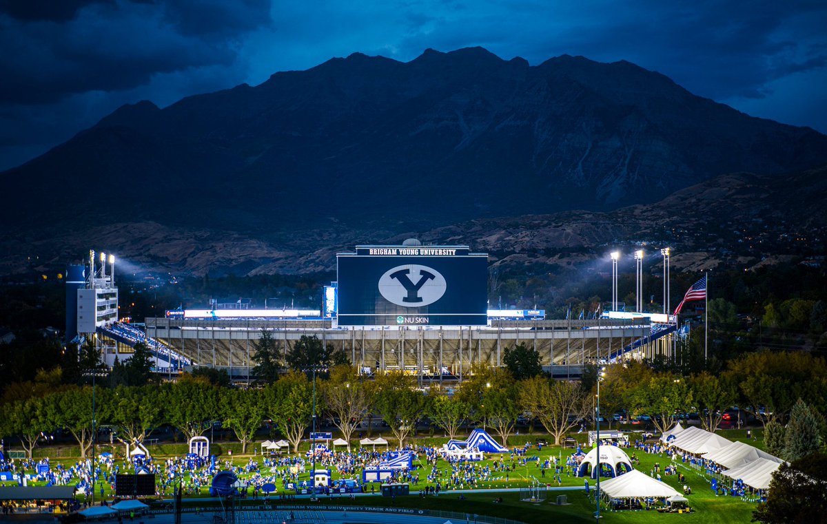 Incredible picture of BYU’s stadium before tonight’s game 🏟️⛰️