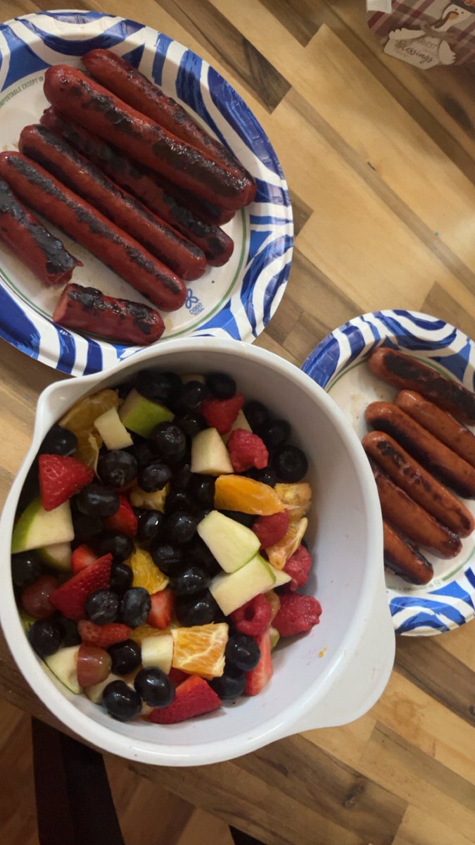 Cinnamon2yn9's tweet image. Chef cloe in the chat #dinner #chef