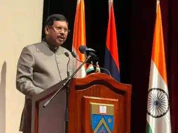 चीफ जस्टिस (CJI) बीआर गवई ने शुक्रवार को कहा कि भारतीय न्याय व्यवस्था रूल ऑफ लॉ यानी (कानून के शासन) से चलती है, इसमें बुलडोजर एक्शन की जगह नहीं है। CJI मॉरीशस में आयोजित सर मॉरिस रॉल्ट मेमोरियल लेक्चर 2025 में बोल रहे थे।

उन्होंने कहा कि सुप्रीम कोर्ट ने हाल के फैसले में अदालत