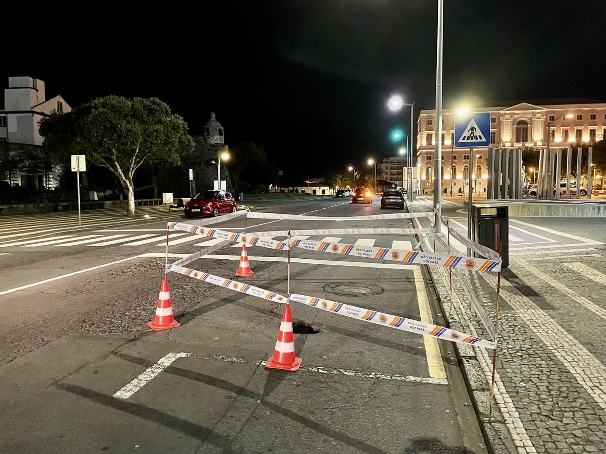 claudio_irl's tweet image. Ponta Delgada Avenida Marginal - 04.10.2025 01.15 h #PDL #Acores #Azores #SaoMiguel #Street #Danger #Portugal