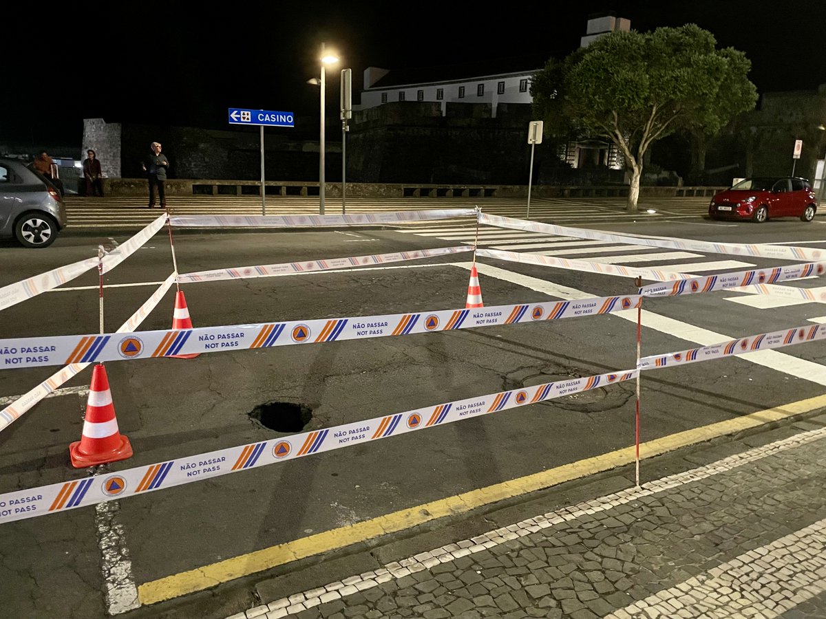 claudio_irl's tweet image. Ponta Delgada Avenida Marginal - 04.10.2025 01.15 h #PDL #Acores #Azores #SaoMiguel #Street #Danger #Portugal