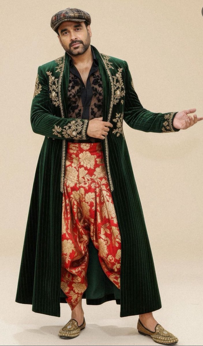 Khajuraa_'s tweet image. Mirzapur ke raja ne Aakhir Kaleen pahn li 😅

#pankajtripathi