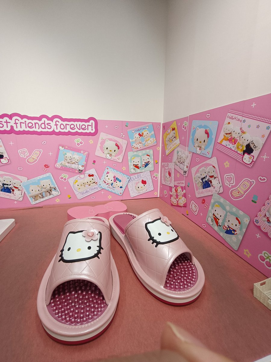 Dosukoi5566's tweet photo. #HelloKitty展
#ハローキティ展 https://t.co/9l5XX0PvZ7