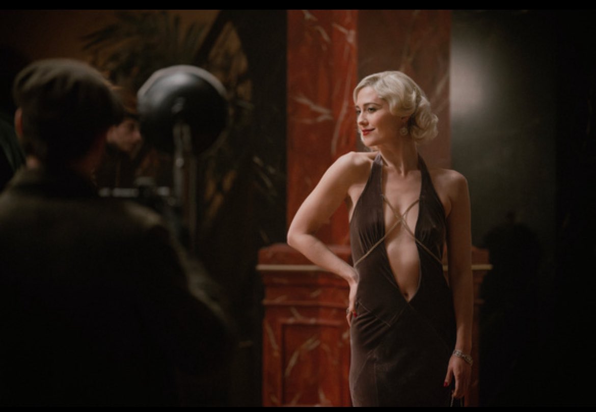 [New post]: Two new(/old) stills of #MaryElizabethWinstead in #AGentlemanInMoscow. Plus
#ScottPilgrimTakesOff coming to Blu-ray December 2nd. 

tinyurl.com/bdfd59et