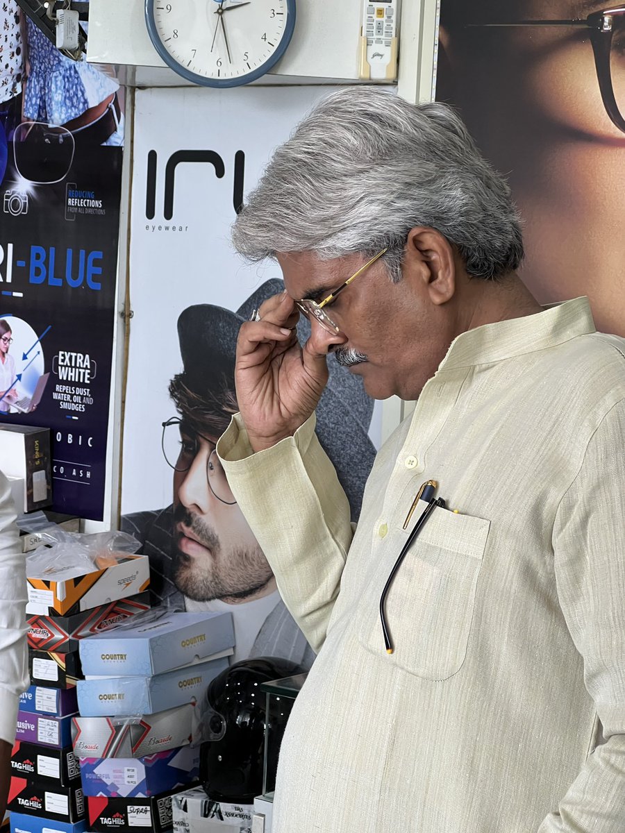 amitjnp76's tweet image. तुम पावर की बात करते हो,
मेरे चश्मे में भी पावर है! 😎🕶️
#PowerMove #StyleWithVision #ChashmeWaleSwag #AttitudeOnPoint #VisionaryVibes #SpecsWithSwag