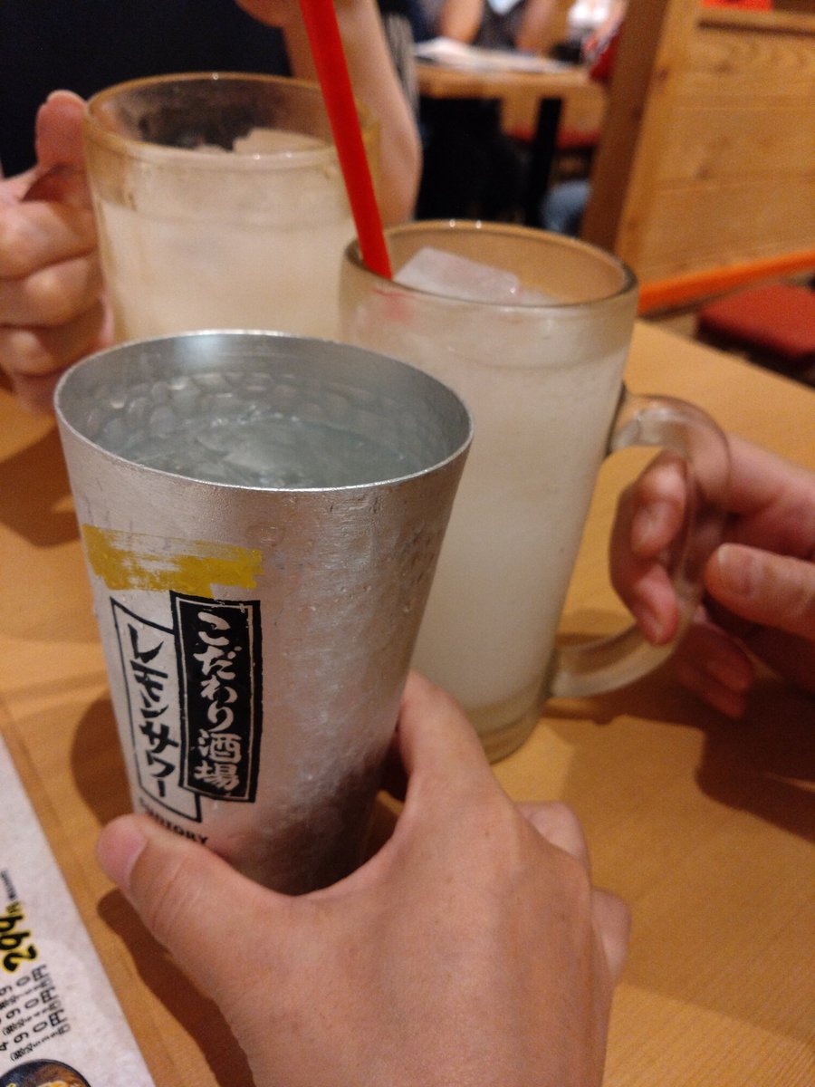 akaxxxne915's tweet photo. 俺達は大人だから昼から飲むぜ https://t.co/OYyy9HLANP