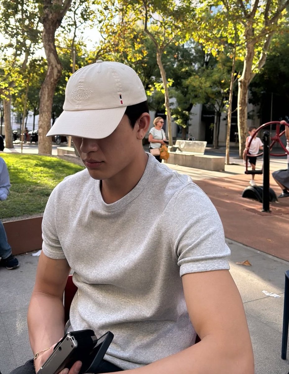 agentGAWIN's tweet photo. good morning from the park! (tebak siapa yang bangun duluan) https://t.co/jnG4VUQBXO