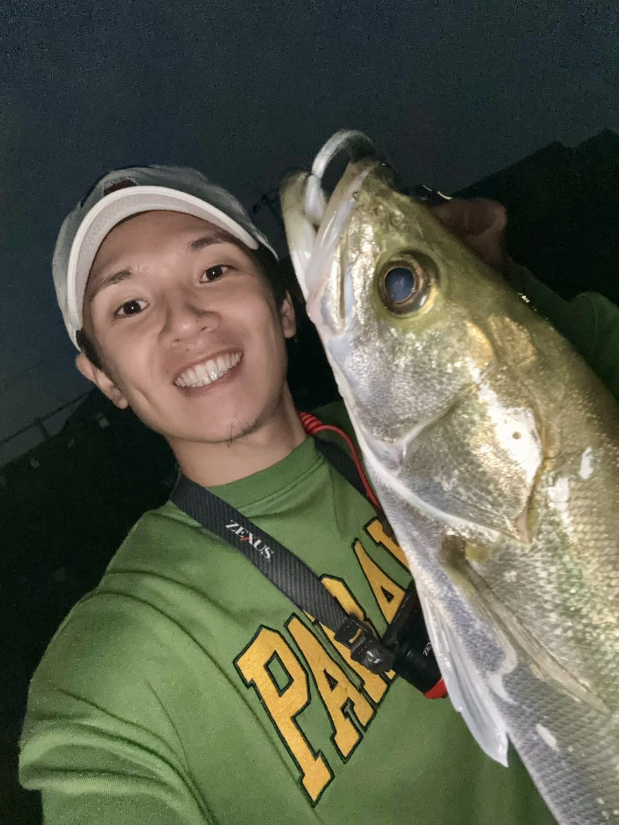 今年は釣行回数こそ少ないけど
行けばそこそこ釣れるようになった！

嬉しみ。

昨日もバラしまくったけど
なんとか一本！

#東京湾奥 #釣り #シーバス