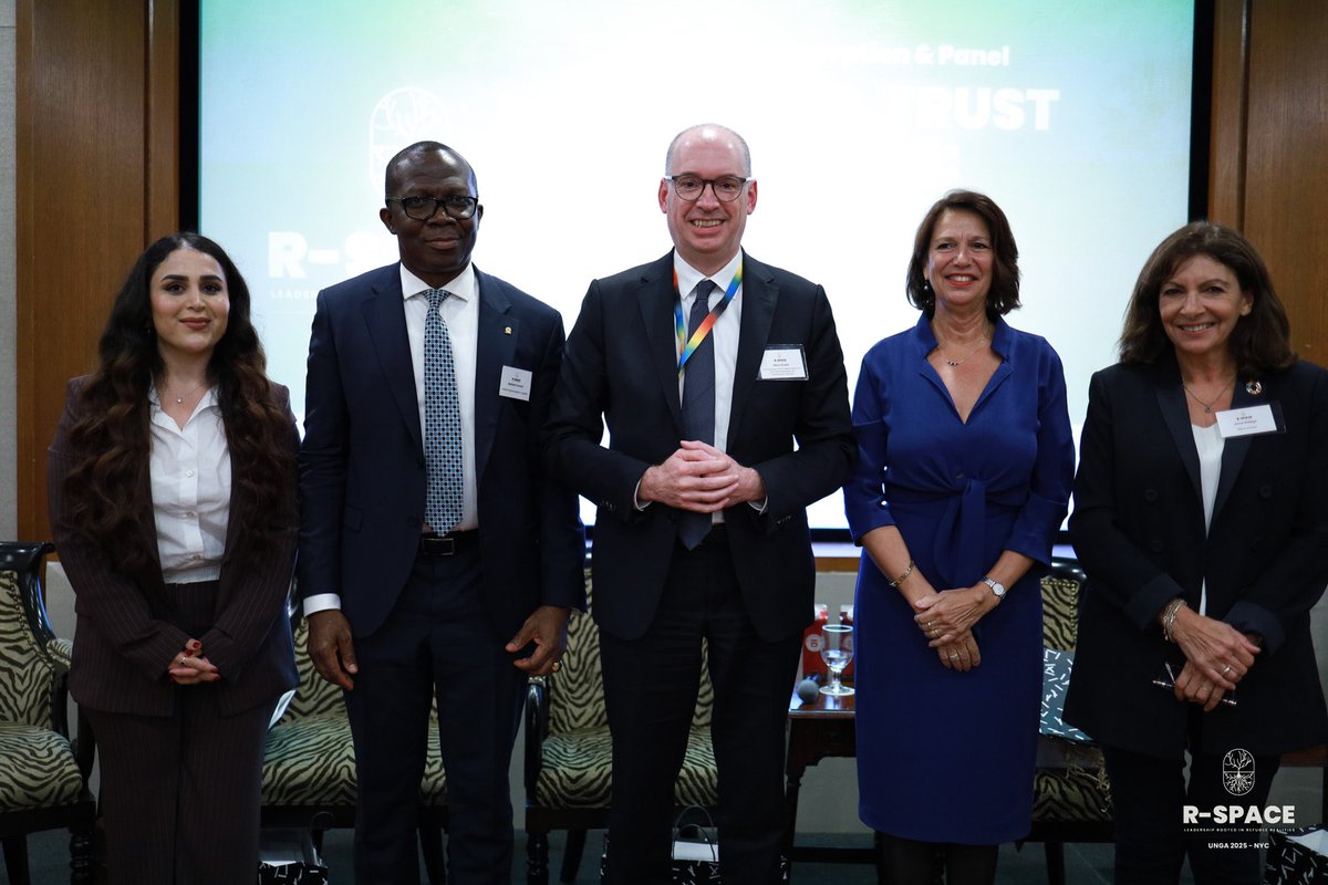 RezGardi's tweet photo. At #UNGA refugee leaders convened the first-ever dialogue with candidates for the next UN High Commissioner for Refugees.
Honoured to moderate on behalf of #RSPACE & hear candidates’ views on pressing issues: displacement, funding, protection, externalization & accountability. https://t.co/RIhtDhSIVo