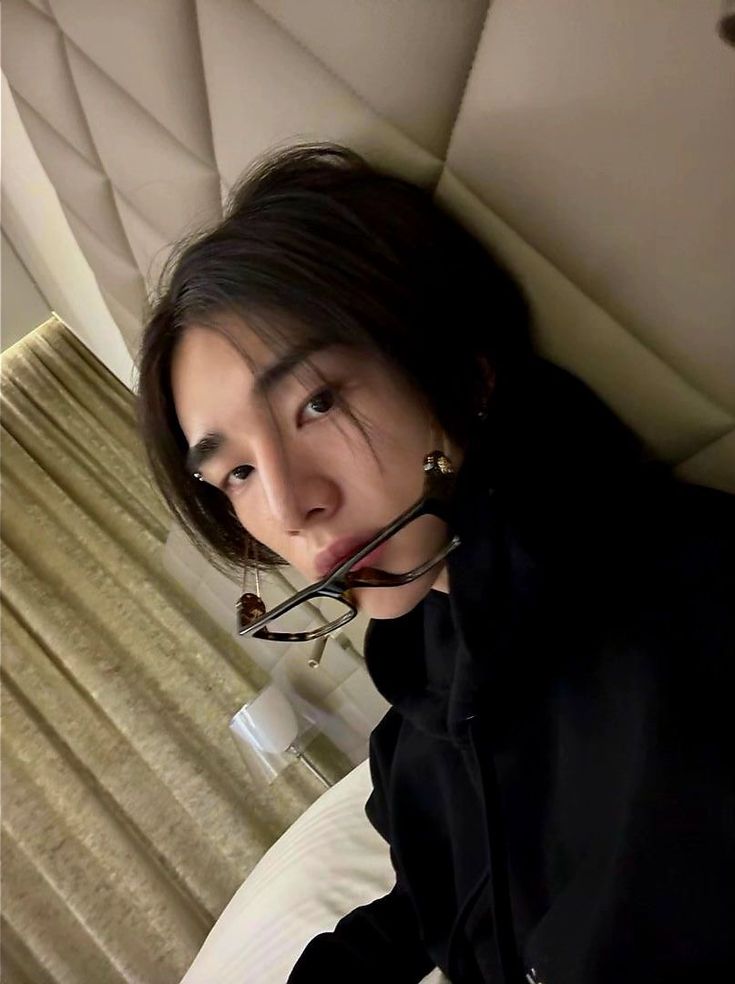 https_alxhwang's tweet image. Do you ver feel like a plastic bag?