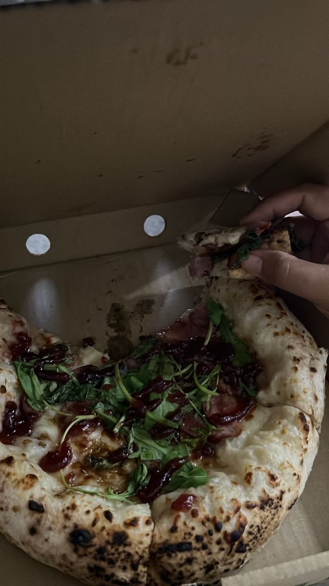 frshrmz's tweet photo. The bayam atas pizza https://t.co/DRUFgyomdB