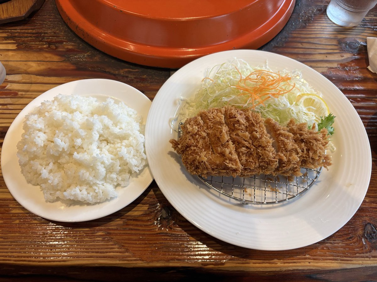 waka2000's tweet photo. サイボクパーク　ロースカツ
豚のテーマパーク、埼玉県民の聖地。
そこまで期待してなかったが相当美味いやないか。
これで1900円は立派。
トンカツ目当てに通ってもいいレベル。 https://t.co/Qh3bWJfozD