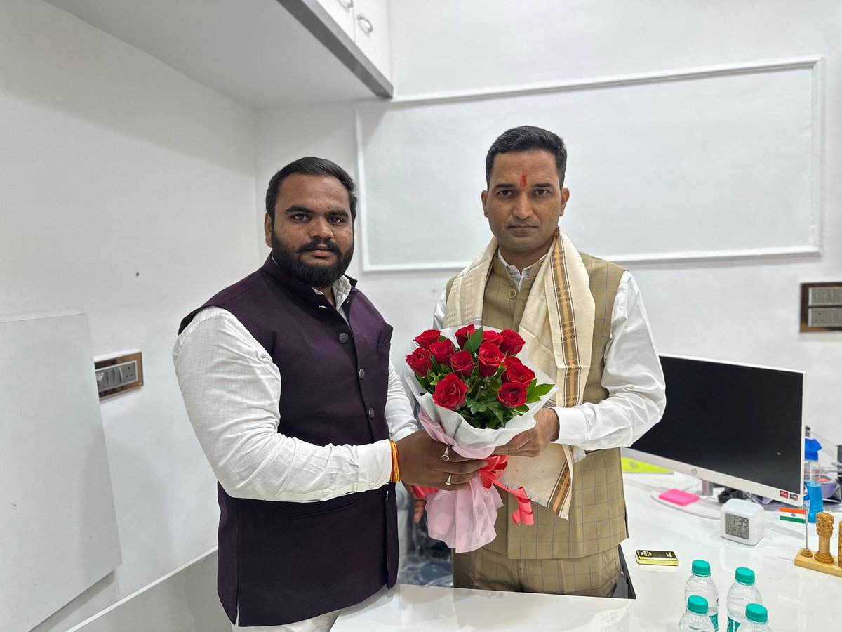 jagdishmulikbjp's tweet image. 📍खांदवे नगर

खांदवे नगर येथे गणेश खांदवे यांच्या वतीने सुरू करण्यात आलेल्या “खांदवे पाटील डेव्हलपर्स” या बांधकाम व्यवसायाच्या कार्यालयाचे उद्घाटन केले. 

खांदवे कुटुंबाला पुढील यशस्वी व्यावसायिक वाटचालीसाठी शुभेच्छा दिल्या.

#दसरा_2025 
#officeopning