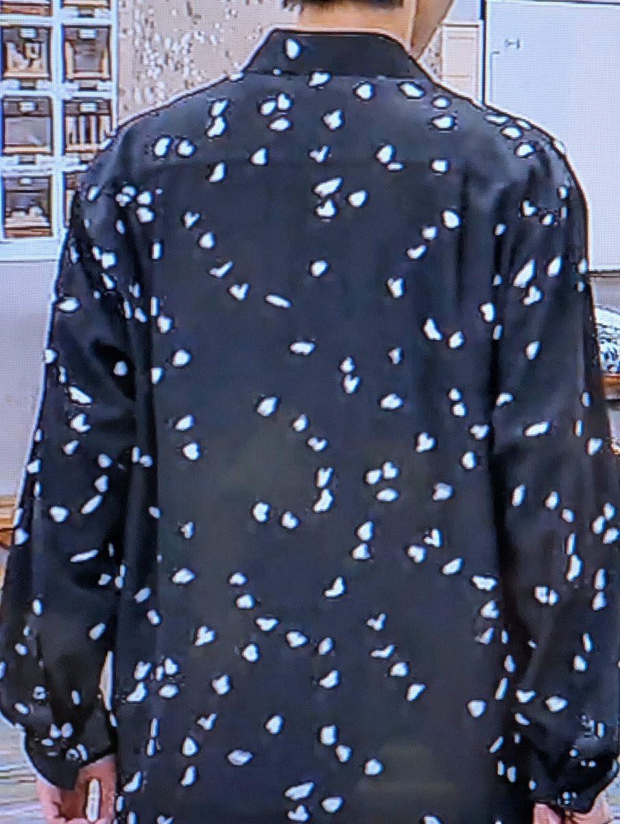 おやっ?😳
星組アレクサンダーお稽古場
稀惺さんのシャツ
コレットの取材で七海さん着ていたジャケットと柄似てるな😊❤️