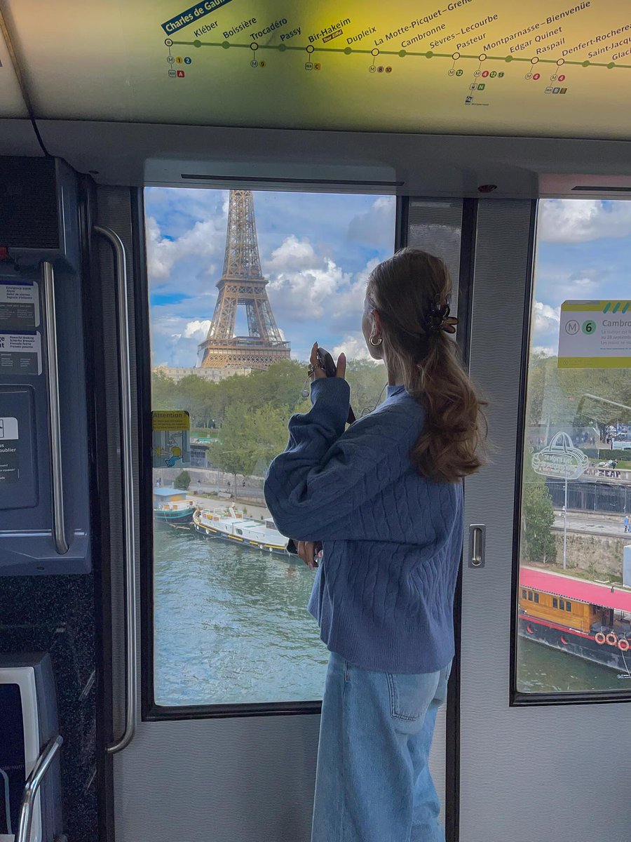 inJasmineJewels's tweet image. Capturing the magic of Paris from a different perspective 🌍✨ #EiffelTowerViews #ParisVibes #CityOfLights #Wanderlust #TravelGoals #SimplicityInBeauty