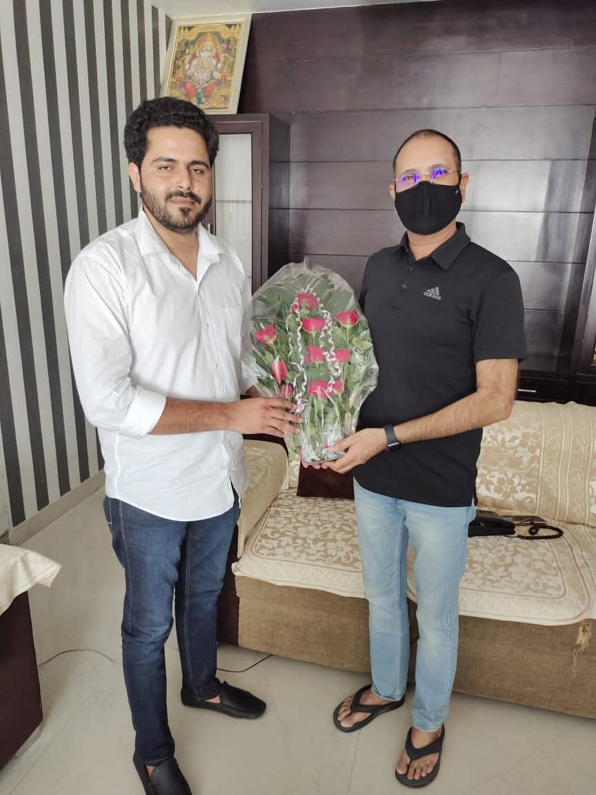 राजस्थान के पूर्व नेता प्रतिपक्ष एवं किसान नेता रामेश्वर डूडी जी के निधन की ख़बर अत्यंत दु:खद है। उनके परिवार एवं प्रशंसकों के प्रति मेरी गहरी संवेदना है।
ईश्वर दिवंगत आत्मा को शांति एवं दु:ख की मुश्किल घड़ी में डूडी परिवार को संबल प्रदान करें।
#रामेश्वर_डूडी