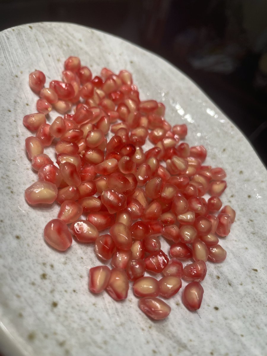 我が家の秋の実りは、ザクロから
食べる宝石💎