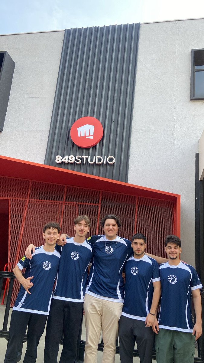 Hoje vamos jogar a final da copa aliança na riot, vai ter transmissão no canal do Acadarena Brasil e acho q vai passar na transmissão oficial do valorant, torce la galeraaa