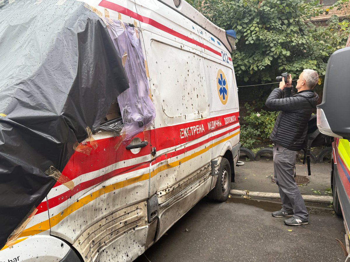 AMCFU's tweet image. 🚑 2 ambulances pour Kharkiv – mission accomplie ! 🇺🇦
2 ambulances équipées de protections anti-drones pour sécuriser le personnel en intervention  ont été remises à la Médecine d’urgence de Kharkiv.
#Ukraine #Kharkiv #Solidarité