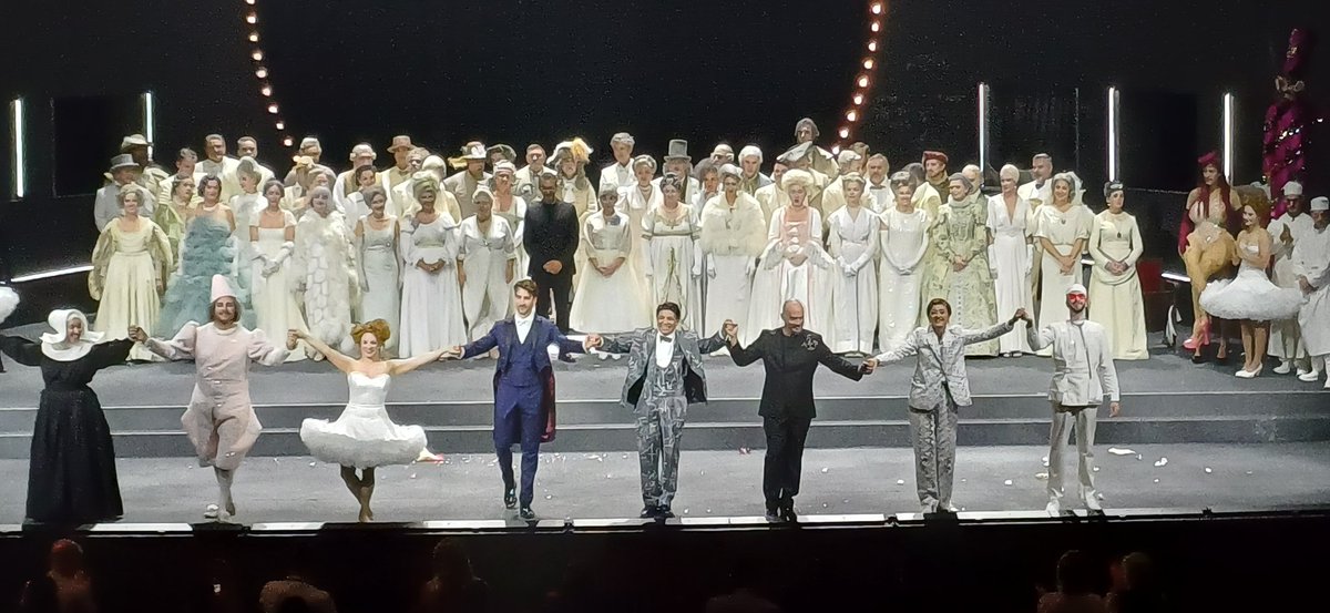 PabloFontdeMor2's tweet photo. Espectacular inicio de la Temporada 2025_2026 en Les Arts con una nueva producción de Faust, con una direccion musical y artistica,  solistas, coro y orquesta increíbles. Enhorabuena 👏 https://t.co/lNVrN8gdZ2