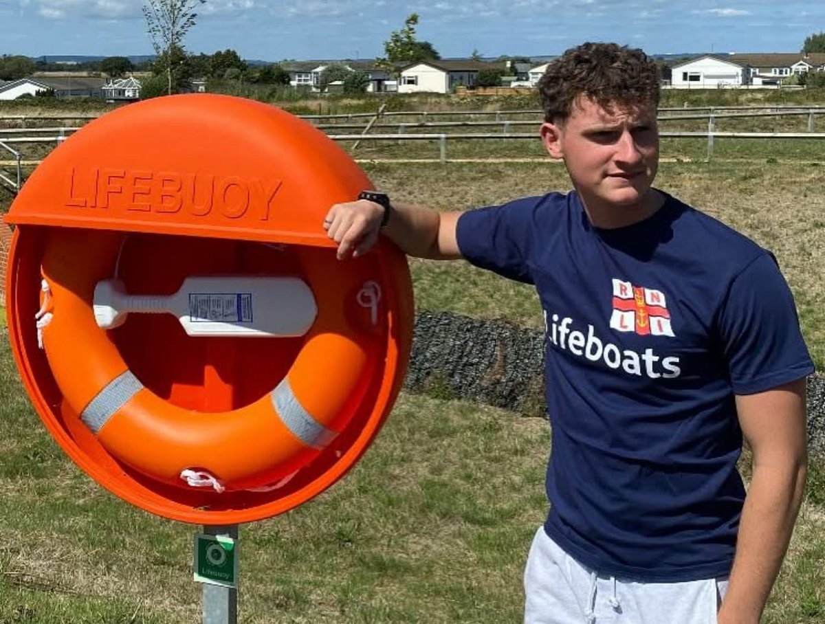 Tomorrow an epic solo ultramarathon is taking place -Will is running 80km along
the #Thames via all four Thames lifeboat stations, from Gravesend RNLI to Tower &amp; Chiswick RNLI &amp; finishing at Teddington RNLI. Please support him if you can. Go Will! #rnli 

justgiving.com/campaign/wills…
