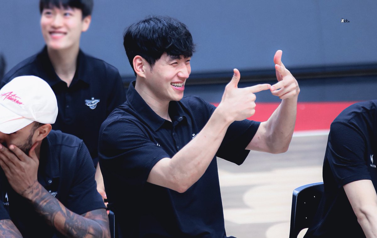 Kickit59's tweet image. 아무튼 너무 신났고 털날림 
에취

#문성곤 #KT소닉붐