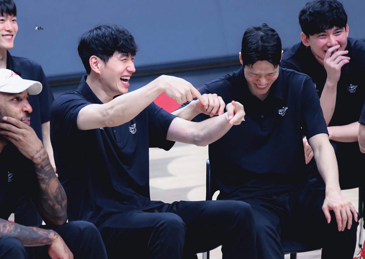 Kickit59's tweet image. 아무튼 너무 신났고 털날림 
에취

#문성곤 #KT소닉붐