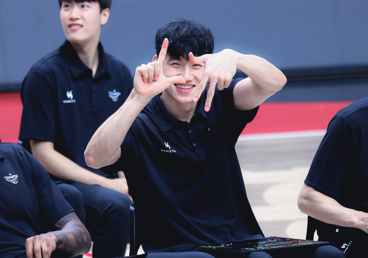 Kickit59's tweet image. 아무튼 너무 신났고 털날림 
에취

#문성곤 #KT소닉붐