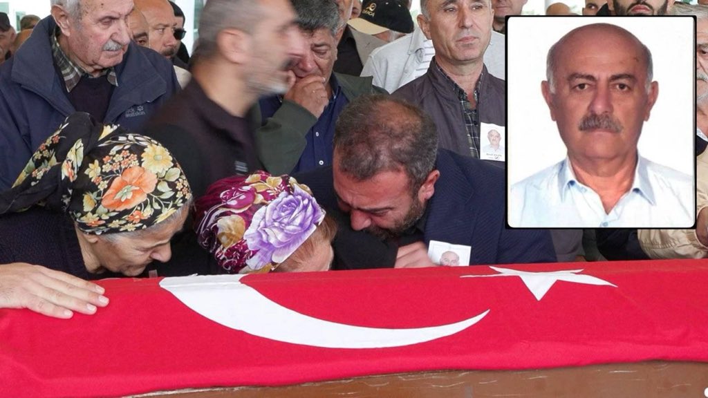 hayyamaslan's tweet photo. Ankara’da servisçilik yapan, Sivas İmranlılı bir Alevi olan Binali Aslan’ın hikâyesi, bu ülkenin karanlıkla yüzleşmeyen hafızasına kazınmış yeni bir yaradır. Bir grup IŞİD’li, onu iş bahanesiyle Ankara’da aracına bindirdi. O günden sonra Aslan’dan bir daha haber alınamadı. Cansız bedeni günler sonra Tarsus yakınlarında bulundu. Oraya öldürenler tarafından gömülmüştü. Cesedinin bulunmasının ardından ailesi tarafından Ankara’da yeniden defnedildi.

Bu olay, rastgele bir şiddet eylemi değil. Kimliği bilinen bir Alevi yurttaşın bilinçli biçimde hedef alınması olasılığı, tüm çıplaklığıyla ortadadır.

Ülkenin tarihi, Maraş’tan Çorum’a, Sivas’tan Ankara Garı’na uzanan bir kan iziyle doludur. IŞİD gibi yapılar, bu hafızayı iyi bilir; Alevi kimliğini tarihsel bir “düşman” olarak kodlar. Suriye’de ve Irak’ta Alevilere karşı işledikleri katliamlar da bu kodların ürünü olmuştur. Bu nedenle Binali Aslan’ın ölümü, yalnızca bireysel bir trajedi değil, Alevilere yönelmiş nefretin güncel ve örgütlü biçimlerinden biridir.

Aleviler, bu saldırıların tesadüf olmadığını artık görmeli. Sessizlik, suç ortaklığına dönüşmeden örgütlü bir dikkat ve dayanışma hattı kurulmalıdır. Çünkü her sustuğumuzda karanlık biraz daha cesaret buluyor.