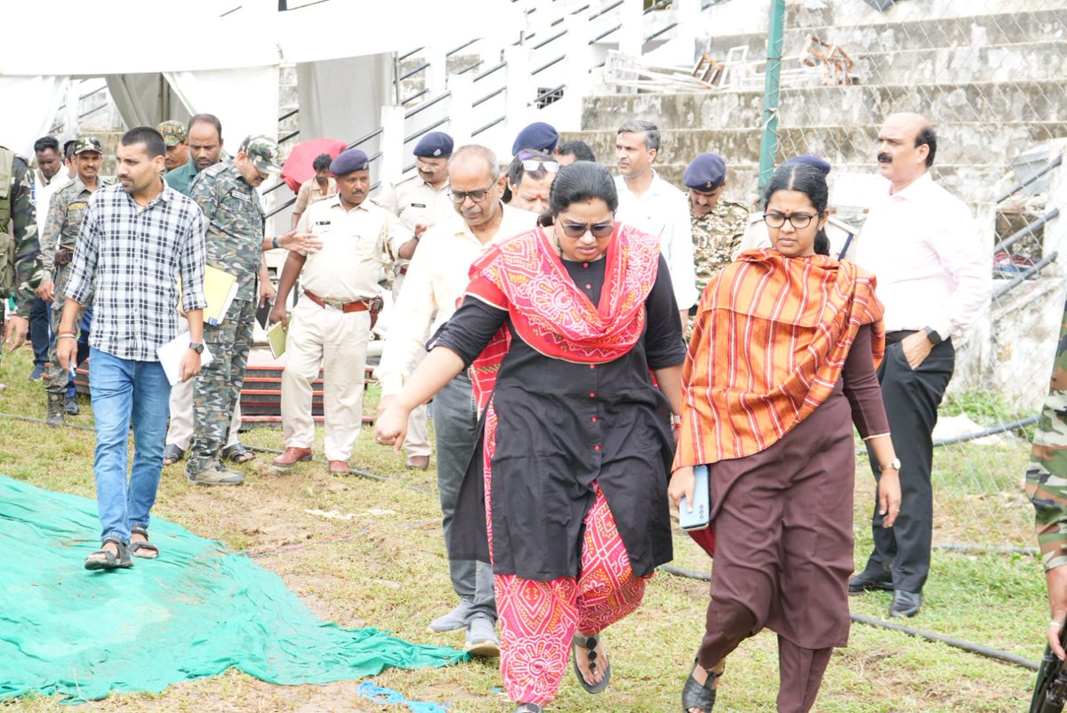 DC_Palamu's tweet image. नीलांबर-पीतांबर विश्वविद्यालय के तृतीय दीक्षांत समारोह को लेकर यूनिवर्सिटी परिसर में चल रहे तैयारियों का एसपी संग जायजा लिया गया।इस दीक्षांत समारोह में माननीय राज्यपाल के भाग लेने की संभावना है।
@prdjharkhand