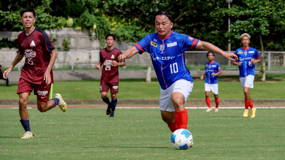 SerioleOkinawa's tweet image. 本日18:00からは、FC琉球のホームゲーム奈良クラブ戦🔥

ちばりよーFC琉球🌺

FC琉球OBのFCセリオーレ沖縄の選手たちも、現琉球の戦士たちに負けじと、まだまだピッチ上を元気に走り回ってますよ🙌…