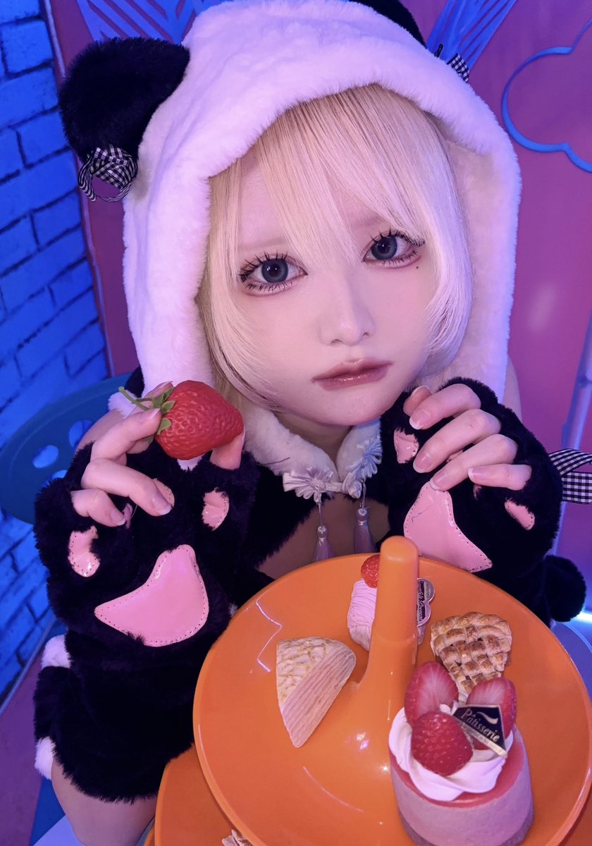 大阪ブラビ所属の(<a href="/BLACKRABBIT0901/">BLACKRABBIT🟥⬛️</a>)
ゆゆです🐇❤︎

♱ 好き : ホラー映画 · オカルト · アニメ
♱ 趣味 : Twitter

お酒とご飯がだいすきな20歳です❤︎
フォロー · RT · いいねしてもらえると嬉しいです♬

 #大阪BLACKRABBIT