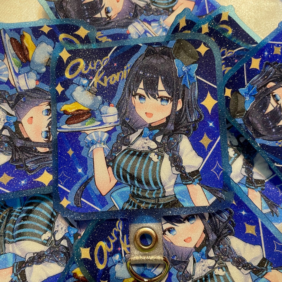 #ホロクル10th　にもってくクロニーちゃんグッズの実物だよー
購入特典でスマホホルダーもつけるよー