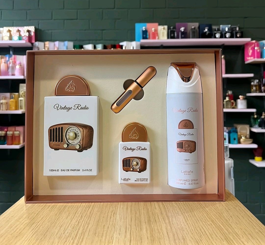 NseIkpe3's tweet image. Eternal oud is a dupe for MFK&apos;s Grand Soir and it&apos;s been out of stock for ages, now it&apos;s back and you get a mini bottle plus body spray. 
N60,000.