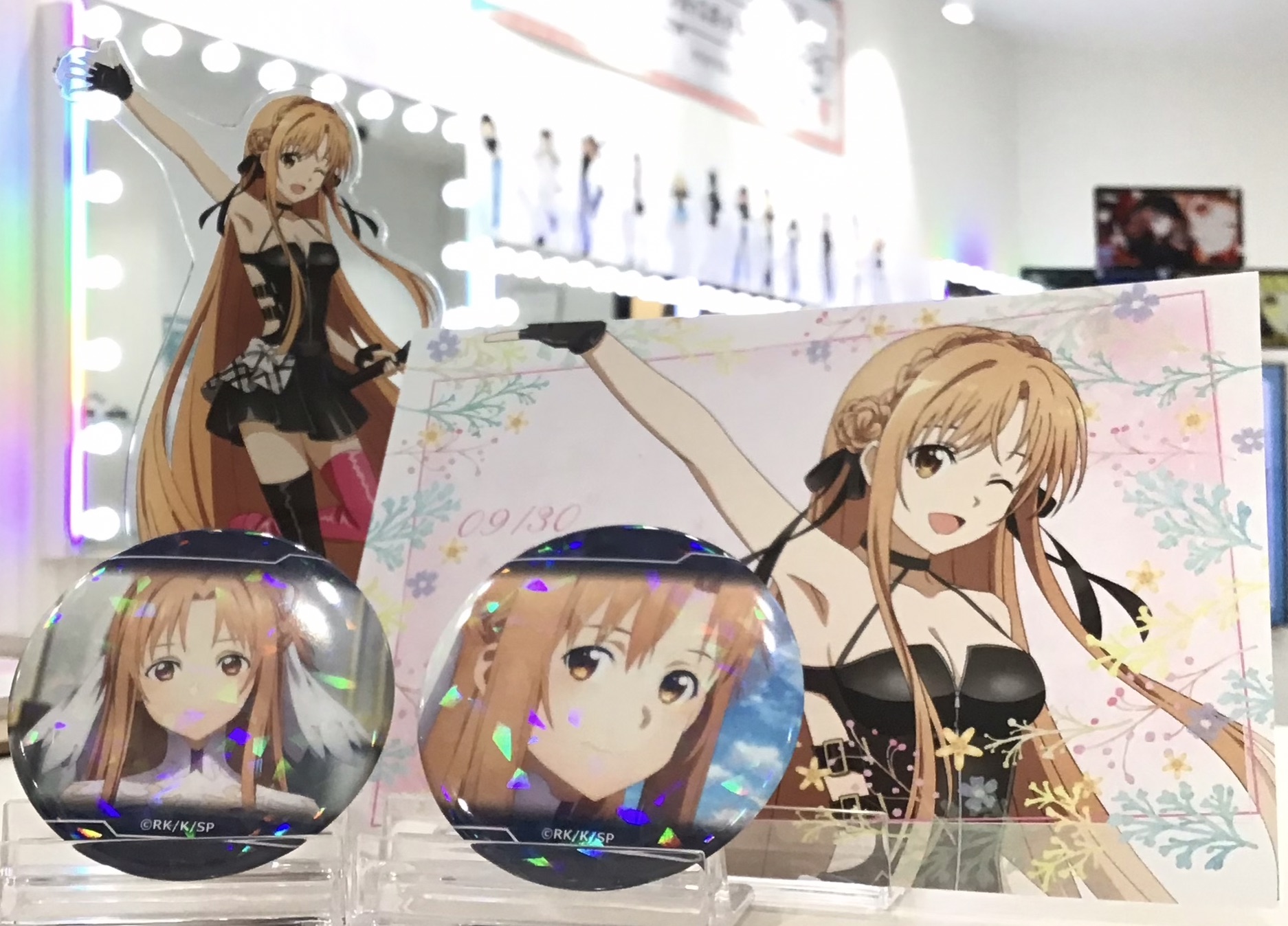 アスナ ソードアート・オンライン カラオケの鉄人 カラ鉄 グリッター缶バッジ アスナ ソードアート・オンライン カラオケの鉄人 カラ鉄